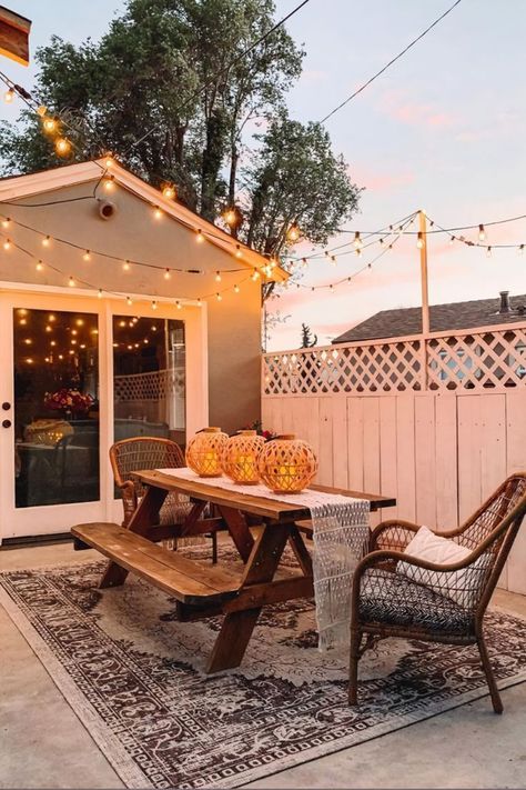 Rental Backyard Ideas, Rental House, Backyard Inspiration, Backyard Inspo, Outdoor Backyard, Vintage Planters, Back Door, Patio Decorating, Decoration Inspiration