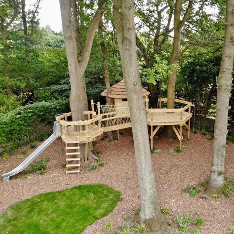 Tree House Ideas, Tree House Playground, Garden Tree House, Rope Bridge, Tree House Plans, Tree Fort, Tree House Diy, Backyard Playhouse, Tree House Kids