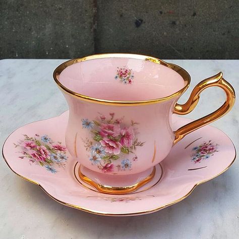 http://harmonypiring16.blogspot.hk/ Pink Teacup, Karlovy Vary, Pretty Tea Cups, Pink Cups, Pretty Cups, China Cups And Saucers, Pink Tea, Vintage Teacups, Teapots And Cups