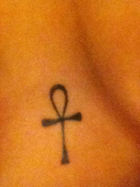 My Ankh tattoo Ankh Wallpaper, Arte Bob Marley, Ankh Tattoo, Minimal Tattoo Ideas, Tattoos Pinterest, Tattoos For Black Skin, Spiritual Tattoos, Stylist Tattoos, Discreet Tattoos