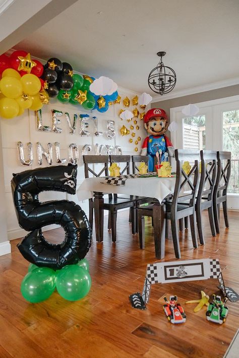 Super Mario Cake Table, Super Mario Table Decorations, Mario Party Decor, Mario Party Table, Mario Party Diy, Super Mario Dessert Table, Mario Bros Birthday Party Ideas, Mario Birthday Cake, Mario Theme