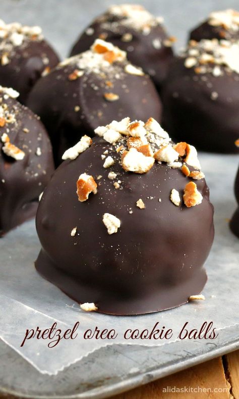 Pretzel Oreo Cookie Balls - Alida's Kitchen Cookies Balls, Cream Cheese Oreo, Truffle Recipes, Oreo Cookie Balls, Cookie Balls, Christmas Truffles, Oreo Balls, Cookie Ball, Oreo Truffles