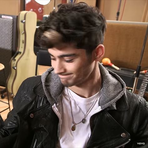 Zayn Malik 2010, Zayn Malik Blonde, Zayn Malik Young, Zayn Malik Icons, Blonde Streak, Zayn One Direction, Gambar One Direction, Blonde Streaks, Zayn Malik Pics