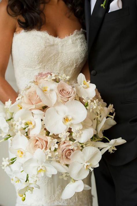 Blush/nude garden roses under the orchids Stephanotis Wedding Bouquet, Orchid Bouquet Wedding, Orchid Bouquet, Orchid Wedding, Wedding Inside, Mod Wedding, White Bouquet, Bride Bouquets, Photographer Wedding