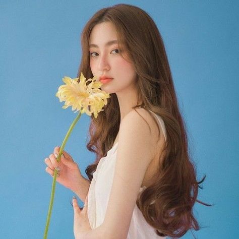 Korean Long Hair, Medium Long Haircuts, Photoshoot Concept, Laura Lee, Long Hair Cuts, Birthday Photoshoot, Korean Beauty, Ulzzang Girl