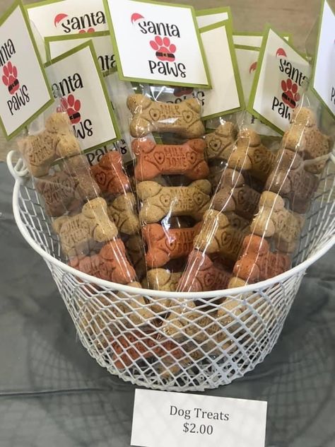 Dog Treats Display, Small Pet Store Ideas, Dog Show Ideas, Dog Treat Ideas To Sell, Dog Treat Packaging Ideas, Dog Treat Packaging, Pet Food Store, Dog Marketing, Dog Gift Ideas