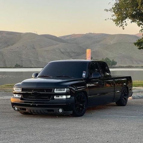 Gmc Dropped Trucks, Bubble Eye Silverado, 2000 Chevy Silverado 1500 Extended Cab, Dropped Trucks Chevy, 1999 Chevy Silverado 1500, 2004 Chevy Silverado 1500, Duramax Truck, Pink Chevy Trucks, Silverado 2004