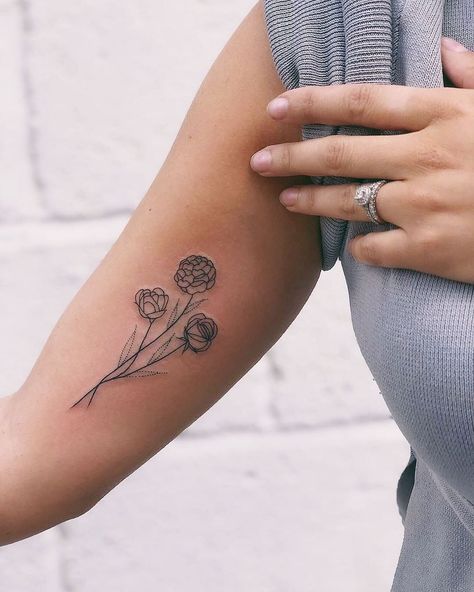 Mrs Olivia Bowen / Buckland on Instagram: “Finally got my wedding tattoo. A lisianthus, peony & a rose. All flowers from our big day. Thankyou @lozthomas_tattoo & @southcitymarket…” Olivia Bowen, Olivia Buckland, Tattoos Infinity, Peony Tattoo, Key Tattoos, Ankle Tattoos For Women, L Tattoo, Watercolor Tattoo Flower, Coffee Tattoos