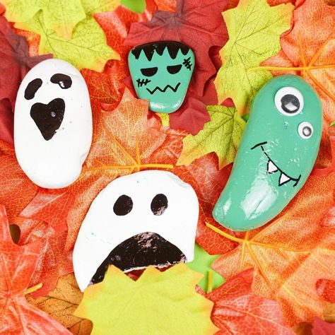 Create adorable painted rock Halloween monsters, ghosts, Frankenstein, and more to add to your garden or as part of your Halloween decor! Painted rocks for Halloween is such a fun Halloween kids craft and easy Halloween decoration! Make these for spooky season! #Halloween #PaintedRocks #Rocks #Monsters #Ghosts Easy Halloween Decoration, Diy Painted Rocks, Painted Rocks Ideas, Halloween Sounds, Guitar Crafts, Kids Painting Crafts, Halloween Monsters, Monster Craft, Easy Halloween Decorations