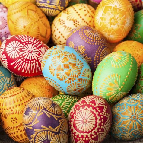 TikTok Has Everyone Talking About These Mesmerizing Easter Eggs Polish Easter Eggs, Russian Easter Eggs, Russian Easter, Luxury Easter, Unique Easter Eggs, Russian Eggs, Polish Easter, Creative Easter Eggs, Easter Dishes