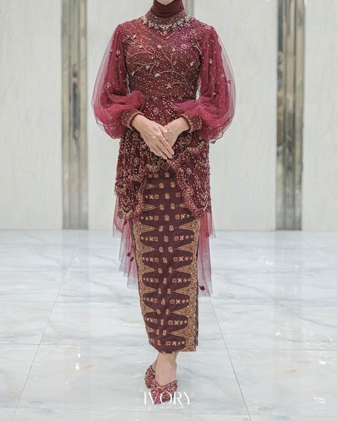 Model Dress Kebaya, Dress Brokat Modern, Dress Muslim Modern, Kebaya Lace, Batik Dress Modern, Kebaya Modern Dress, Kebaya Brokat, Hijab Wedding, Kebaya Dress