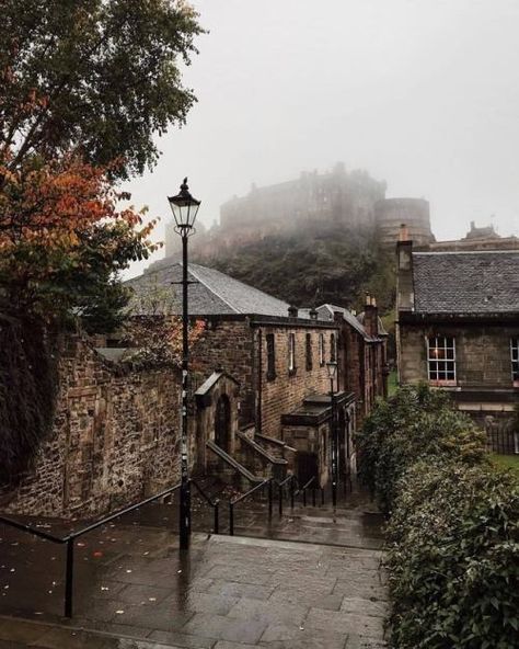 Edinburgh Scotland Aesthetic, England Aesthetic, Village Photography, Dark Academia Aesthetic, Edinburgh Scotland, Academia Aesthetic, Autumn Aesthetic, City Aesthetic, Pretty Places