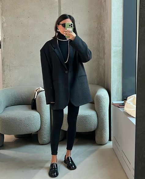 Black Leggings Chic Outfit, Legging Blazer Outfit, Black Blazer And Leggings Outfit, Chic Leggings Outfit Winter, Legging And Blazer Outfit, Leggings Chic Outfit, Leggings Dress Outfit, Black Leggings Outfit Work, Leggings Business Casual Outfit