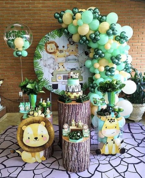 Theme Bapteme, Safari Birthday Party Decorations, Safari Baby Shower Boy, Jungle Theme Birthday Party, 1st Birthday Girl Decorations, Farm Themed Birthday Party, Boys 1st Birthday Party Ideas, Boy Baby Shower Ideas, Jungle Theme Birthday