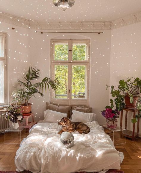 𝙁𝙡𝙤𝙬 𝙗𝙮 𝙇𝙖𝙧𝙖 | Disco Ball in Boho Interior 🪩 | To enhance natural lighting in your interior design, consider hanging or placing a disco ball near your… | Instagram Scandinavian Apartment Decor, Flax Linen Bedding, Single Bedding Sets, Summer Bed, Green Queen, Whimsical Home, White Sheets, Bedroom Plants, Summer Bedding