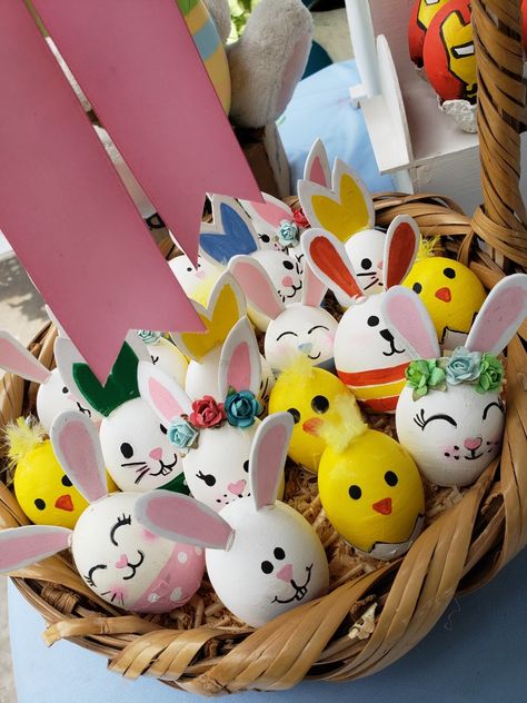 Ideas Para Decorar Un Huevo, Creative Easter Eggs, Dream Kids, Easter Egg Designs, Hello Kitty Cartoon, Egg Designs, Art N Craft, Easter Egg Decorating, Egg Decorating