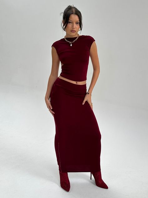 Body sculpting double lined midi skirt. Made with textured jersey spandex. Long Red Skirt Outfit, High Neck Backless Top, Red Skirt Outfits, Red Long Skirt, Knitted Midi Skirt, White Tracksuit, Cocktail Skirts, Womens Skirts, Knit Midi Skirt