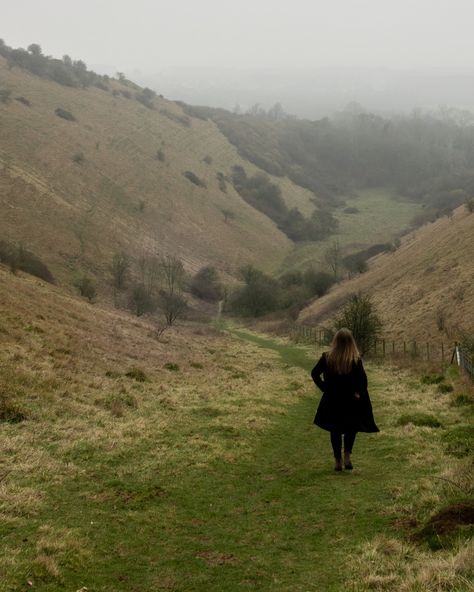 Country Walk Aesthetic, Europe Countryside, Countryside Picnic, Picnic Date Ideas, Freelance Social Media Manager, Countryside Walks, Beautiful Picnic, Picnic Vibes, Countryside Life