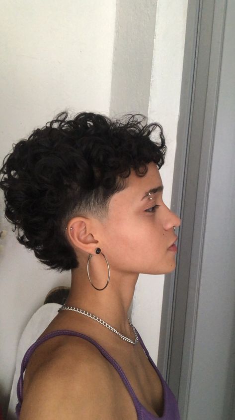 Mullet Hairstyle Wavy Hair, Taper Fade Curly Hair Women, Short Hair Curly Women, Masculine Haircut For Women Curly, Black Curly Short Hairstyles, Afro Undercut Women, Womens Buzzcut Fade, Low Taper Fade Haircut Women, Burst Fade Women