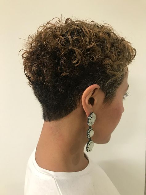 Natural Charm: Stunning Short Hairstyles for Curly Hair Graduated Pixie Haircut, Spiral Perm Short Hair, Pixie Cut Curly Hair, Short Hairstyles For Curly Hair, Short Curly Hairstyles For Women, Short Natural Curly Hair, Curly Pixie Hairstyles, Short Shaved Hairstyles, Curly Pixie Haircuts