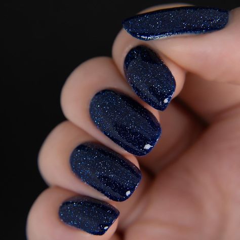 Nail Designs Deep Blue, Dark Blue With Glitter Nails, Dark Blue Shimmer Nails, Midnight Rain Nails, Navy Hoco Nails, Sparkly Navy Blue Nails, Dark Blue Nails Glitter, Sparkly Dark Blue Nails, Blue With Glitter Nails