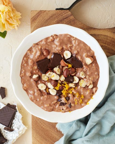 This might seem like an indulgent breakfast but trust me, it is still packed full with nutrients. Porridge Ideas, Amelia Freer, Chocolate Porridge, Easy Foods, Oat Smoothie, Porridge Recipes, Chocolate Shop, Chocolate Orange, Sweet Breakfast