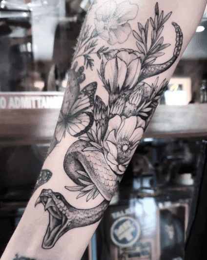 Rattlesnake Tattoo, Snake And Flowers Tattoo, Snake Tattoo Ideas, Snake Tattoo Meaning, Men Flower Tattoo, Indian Tattoo Design, Daisy Tattoo Designs, Serpent Tattoo, Irish Tattoos