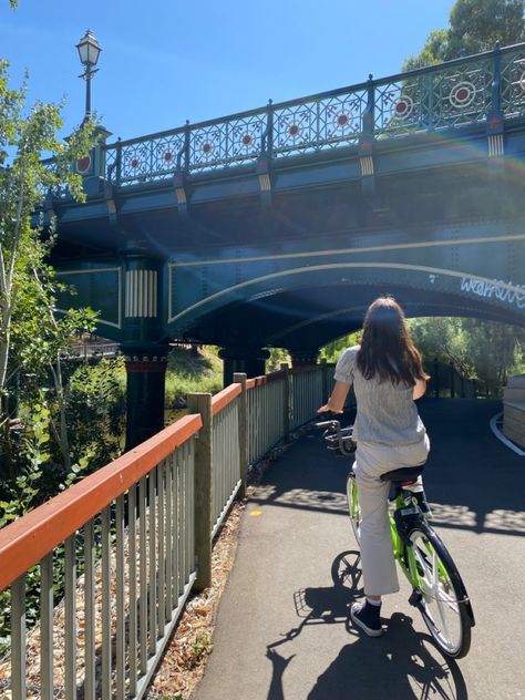 Bike Date, Bike Friends, Friends Date, Friends Outfit, Riding Bike, Bike Riding, Lily Rose Depp, Lily Rose, Lily