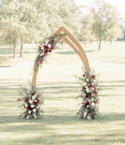 Cathedral Wedding Arch, Pointed Arch, Aisle Ideas, Arch Trellis, Wedding Arches, Diy Trellis, Arch Wedding, Cathedral Wedding, Wedding Aisle