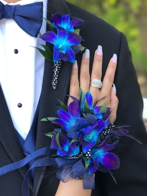 Purple And Blue Corsage Prom, Purple And Blue Flowers Wedding Centerpieces, Prom Corsage Ideas Blue, Purple Blue Wedding Dress, Prom Flowers 2023, Corsages For Prom Blue, Dark Purple And Light Blue Wedding, Royal Blue Prom Flowers Bouquets, Purple And Blue Corsage