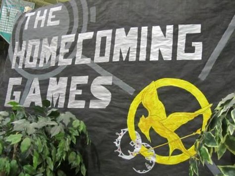 THAT is an awesome theme. I might have actually wanted to GO to a school dance… Homecoming Dance Themes, Pep Rally Themes, Homecoming Hallways, Spirit Week Themes, School Dance Themes, School Spirit Posters, School Dance Ideas, Rally Idea, Homecoming Floats