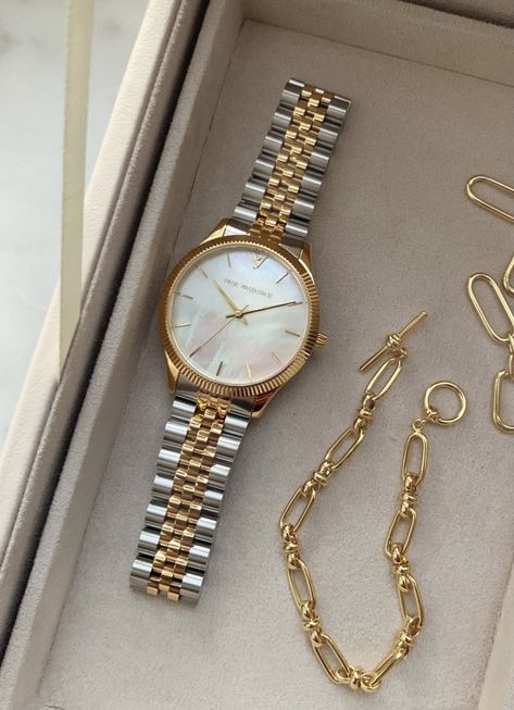 Women Watches Classy Elegant Gold, Classy Watches Women, Watches Women Fashion Classy, Watch Women's Classy, Trendy Watches Women, Pretty Watches, Classy Watch, Trendy Watches, Fancy Watches