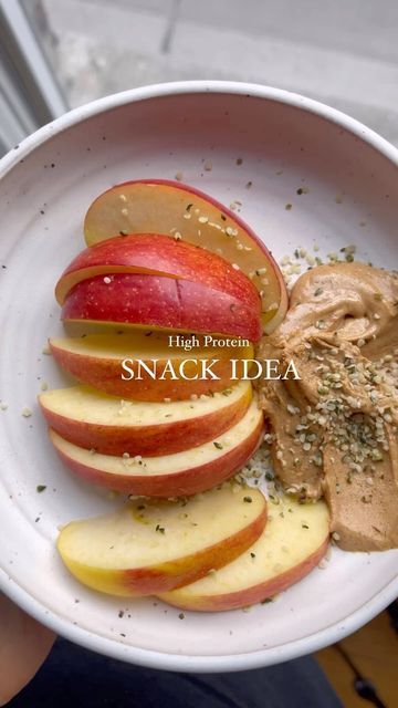 Kels | hormone health coach on Instagram: "HIGH PROTEIN PEANUT BUTTER DIP🍎 one thing I always focus on to support my hormones & blood sugar is making sure I’m getting enough protein in! I typically aim for 25-30 grams at each meal/snack to make sure I’m full, satisfied and feeling my best all day long. All you need to do is add 2/3 tbsp runny peanut butter and 1/2 scoop vanilla protein powder (I use @bewellbykelly ) to a bowl and mix until fully combined! I like eating mine with apples and sp High Protein Peanut Butter, Becoming A Chef, Peanut Butter Dip, Peanut Butter Snacks, Apple And Peanut Butter, Snacks To Make, Vanilla Protein Powder, High Protein, Healthy Life