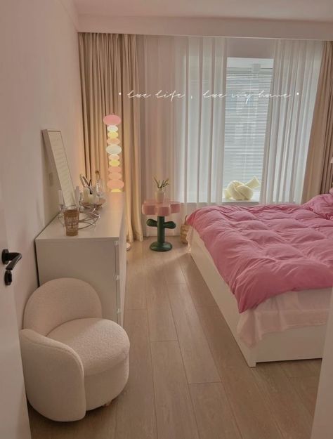 Cozy Girly Bedroom, Girly Bedroom Ideas For Women, Living Room Ideas For Small Spaces, Living Room Ideas Modern, Home Decor Ideas Bedroom, Room Ideas Modern, Girl Apartment, Decor Ideas Bedroom, Dream Apartment Decor