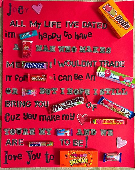 Valentine's Day for men! Cute candy-gram card idea if you have a boyfriend that actually likes the cutesy love gifts :) Candy Notes For Boyfriend, Gifts For Boyfriend Candy, Candy Sayings, Candy Birthday Cards, Candy Posters, Candy Boards, Candy Bar Gifts, Birthday Card For Men, Candy Notes