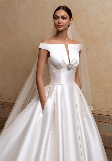 Summer Wedding Gowns, Mikado Wedding Dress, Ball Gown Princess, Gowns Elegant, Satin Bridal Gowns, Beach Wedding Gown, Elegant Ball Gowns, Gown Princess, Ball Gowns Princess