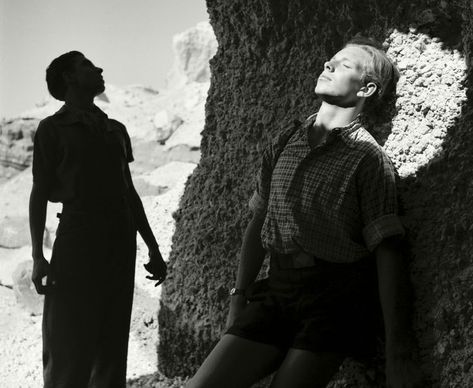 Light And Shadow Photography, Herbert List, Shadow Photography, Photographer Portfolio, History Of Photography, Modern Photography, Magnum Photos, Black And White Portraits, Bw Photo