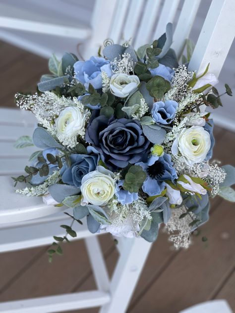 Bridal Bouquet Romantic, Quince Bouquet, Dusty Blue Bouquet, Bouquet Dusty Blue, Spiral Eucalyptus, Prom Bouquet, Blue Flowers Bouquet, Planning List, Engagement Decor