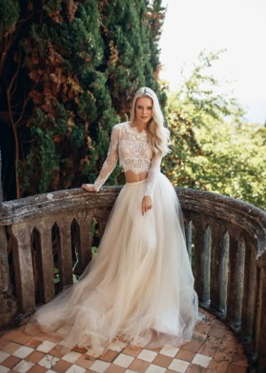 Rok Tile, 2 Piece Wedding Dress, Crop Top Wedding Dress, Wedding Dress Unique, Tule Rok, Gonna In Tulle, Unique Wedding Gowns, Western Wedding Dresses, Two Piece Wedding Dress