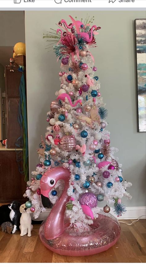 Pink Flamingo Christmas Tree, Flamingo Christmas Tree Ideas, Luau Christmas Party, Flamingo Christmas Decorations, Hawaiian Christmas Party, Christmas Luau, Flamingo Classroom, Flamingo Tree, Flamingo Christmas Tree