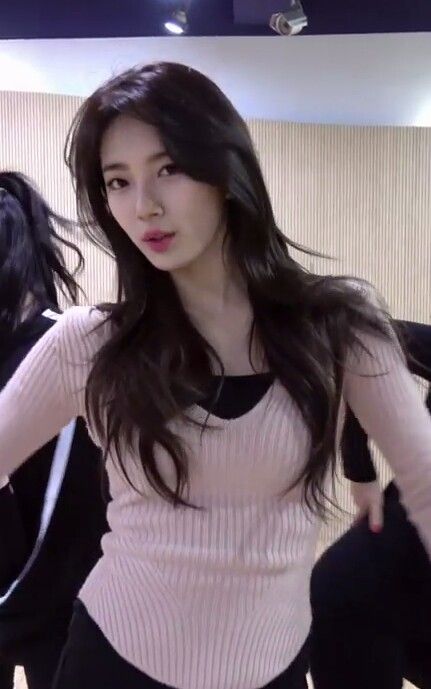 Suzy - Yes No Maybe Dance Practice (Close up.Ver) 2017 Bae Suzy No Make Up, Bae Suzy Hair, Suzy Yes No Maybe, Dance Practice Hair, Lee Doona, Korean Perm, Yes No Maybe, Fashion 23, Suzy Bae