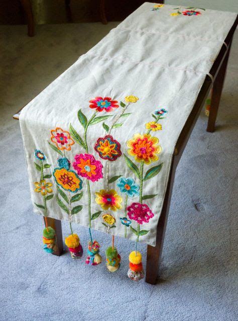 Boho Bench, Bedroom Covers, Taplak Meja Crochet, Draps Design, Altered Clothes, Boho Embroidery, Bench Covers, Mexican Embroidery, Embroidered Table Runner