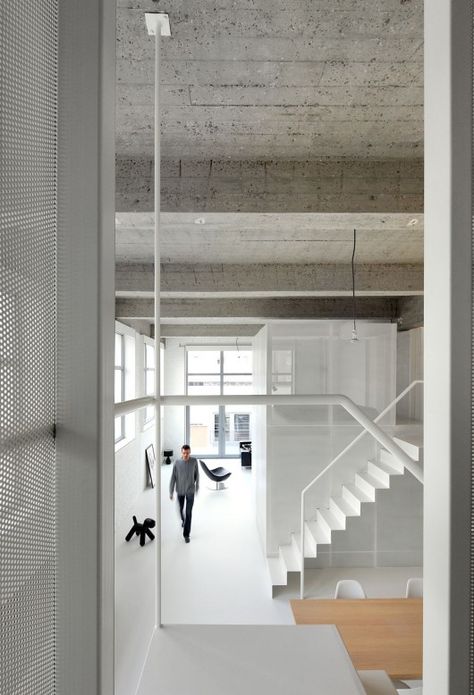 © Filip Dujardin Open Plan Apartment, Contemporary Loft, White Apartment, Interior Minimalista, Simple Interior, Built In Furniture, Brussels Belgium, Loft Apartment, Modern Urban