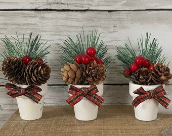 Christmas Table Riser Decor, Mini Floral Arrangements, Small Christmas Decorations, Greenery Christmas, Creative Christmas Crafts, Christmas Tiered Tray Decor, Mini Vases, Christmas Tiered Tray, Faux Christmas