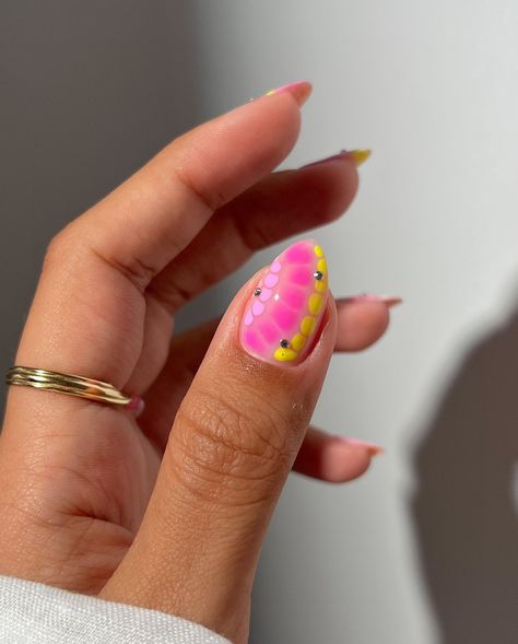 blooming gel is so so cool 🫧✨ Blooming Gel French Tip, Blob Nails, Blooming Gel Designs, Blooming Gel Nails, Blooming Gel Nail Art, Blooming Nails, Bday Nails, Blooming Gel, Water Nails