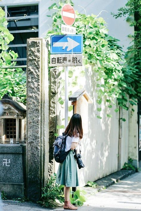 숲 사진, Japanese Photography, Japan Photography, Japan Aesthetic, Aesthetic Japan, Japan Photo, Japanese Aesthetic, Trik Fotografi, Woman Standing