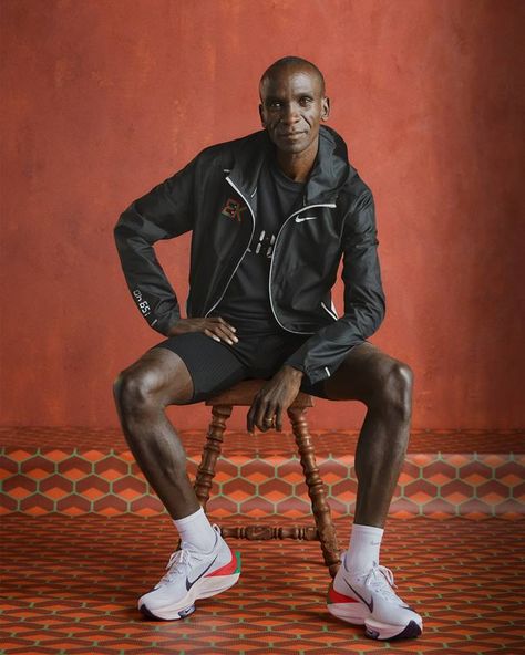 Eliud Kipchoge, Fashion Illustration Face, Running Photography, Barefoot Dreams Blanket, Ben Johnson, Nike Clothing, Ultra Running, Running Inspiration, Marathon Runners