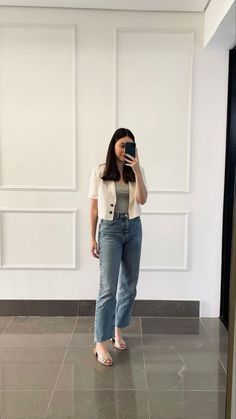 Mom Fit Jeans Outfits Summer, Yuya Outfits, Jeans Formal, Office Ootd, Western Wear Outfits, Casual College Outfits, Clothing Staples, Modesty Fashion, Everyday Fashion Outfits