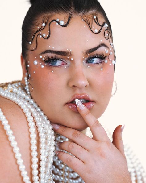 Clutch your pearls ✨ with @jayci_nicole_ This month in my educational community, photographers were challenged to do a beauty photoshoot, so I decided to do one too! If you want to join in on the monthly challenges and watch 150+ videos lessons on photography as soon as you join, go to patreon.com/madetomake 📸 Miss @jayci_nicole_ is a double threat with her modeling and makeup skills! She absolutely killed this look. 🫶🏻 @makeupby_jayci Editorial Beauty Makeup, Pearl Editorial Makeup, Pearls Photoshoot Ideas, Pearl Photoshoot Ideas, Photoshoot Pearls, Photoshoot Makeup Ideas, Pearl Makeup Look, Pearls Photoshoot, Diamond Photoshoot