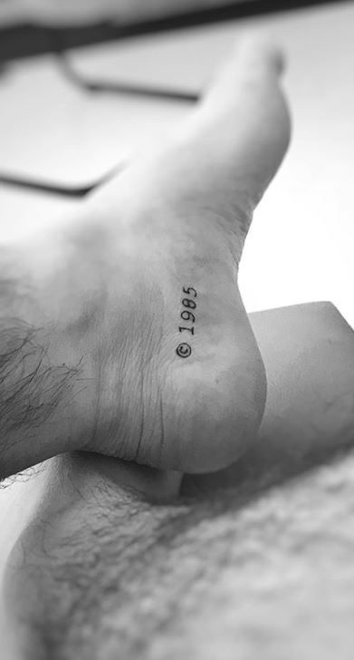 150 Unique Small Tattoos for Men – Tiny Tattoo Designs - Tattoo Me Now Idea Tattoo Men, Tato Men Small, Tattoo Ideas For Men Small With Meaning, Tatoos Men Hand Small, Tiny Tattoo Men, Clever Tattoos For Guys, Wrist Tattoo For Men Unique, I Am Second Tattoo, Tattoo Inspiration Men Small